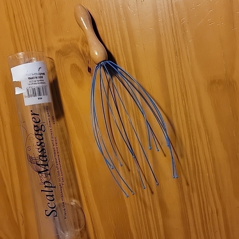 Scalp Massager, Wire with Wooden Handle